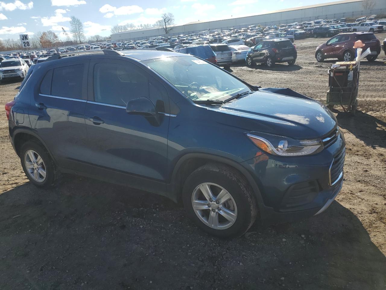 VIN 3GNCJPSB6LL217018 2020 CHEVROLET TRAX no.4