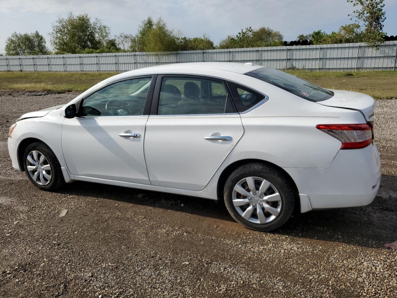2015 Nissan Sentra - Image 2