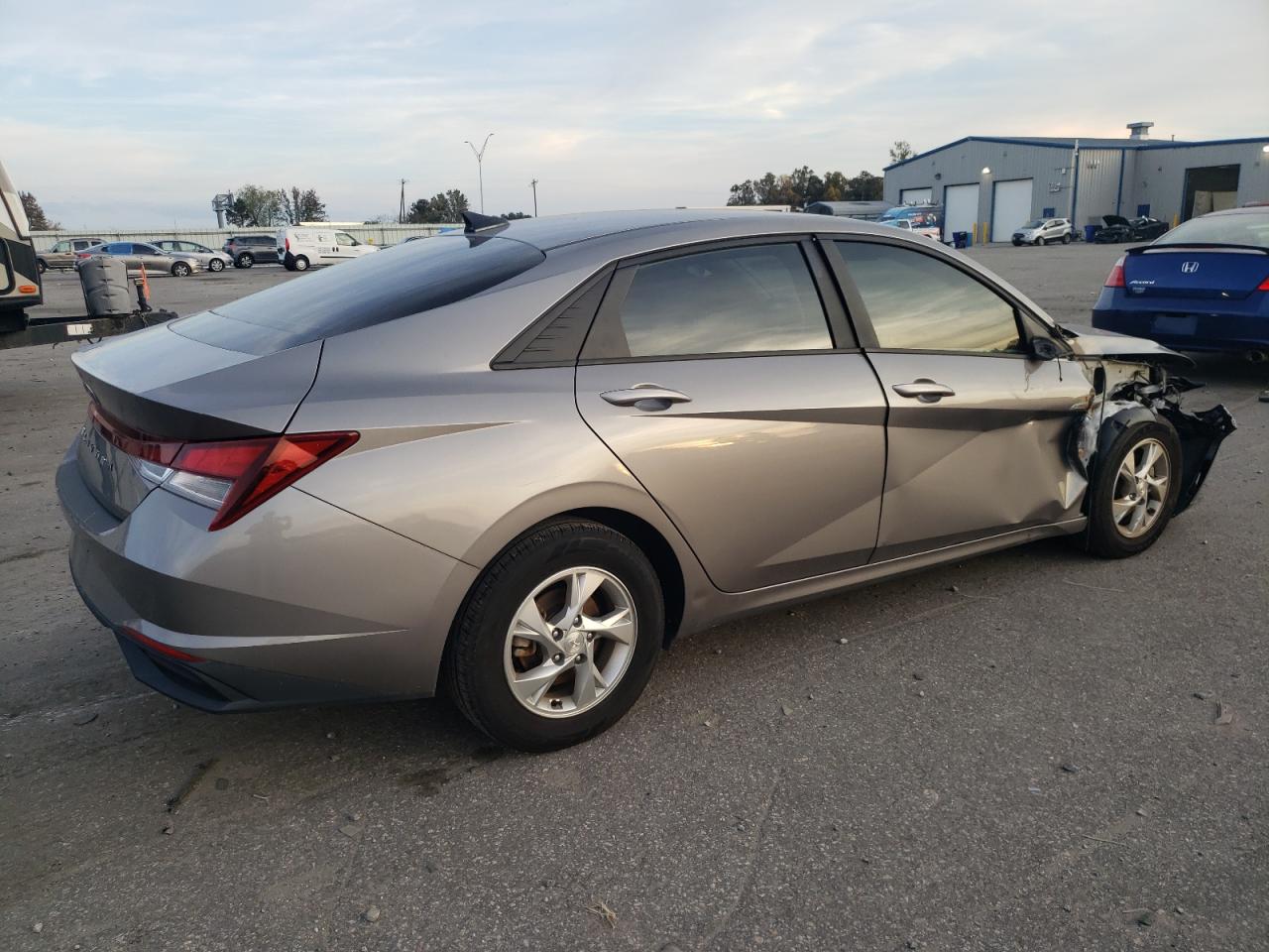 2022 Hyundai Elantra - Image 3