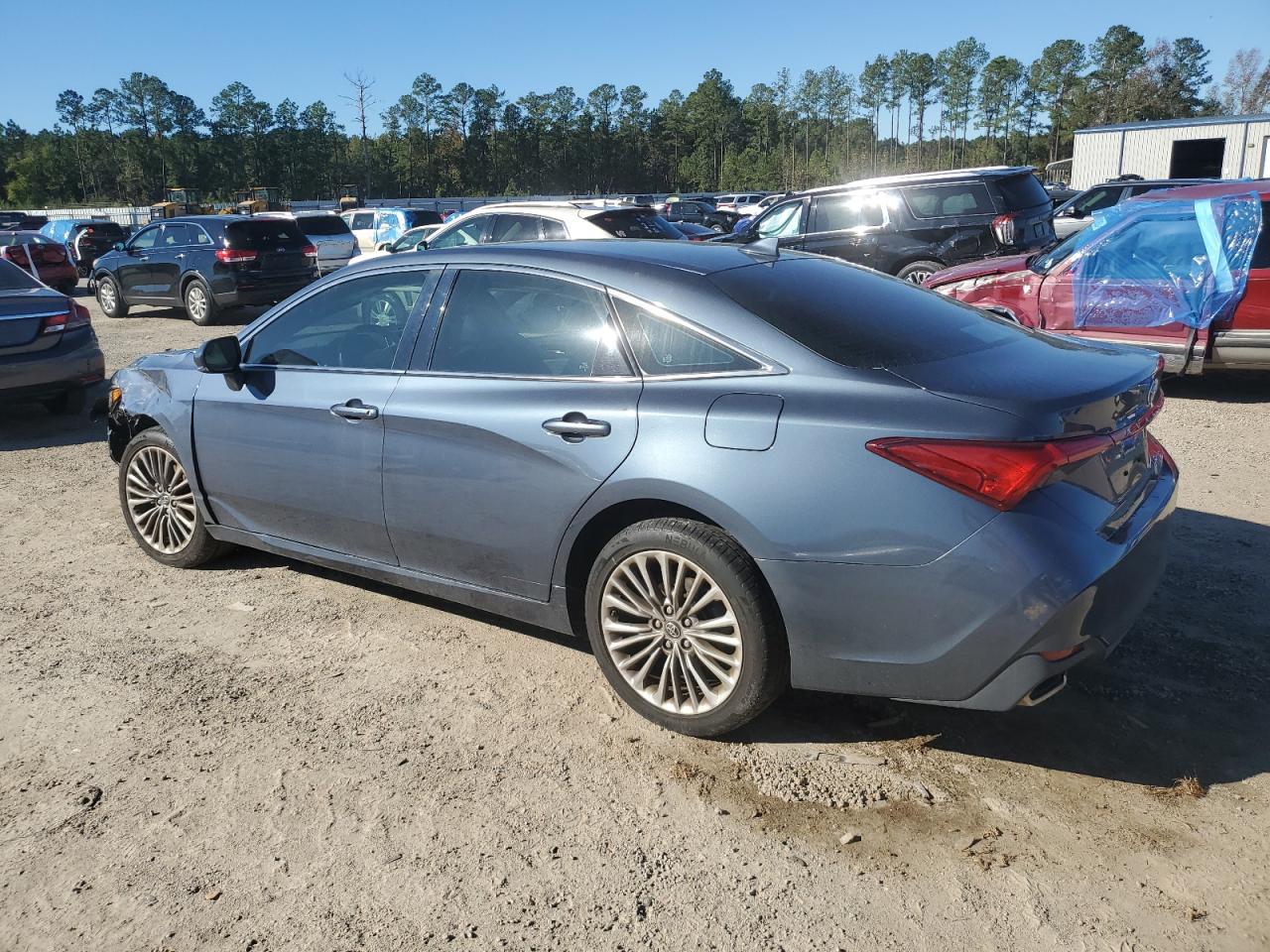 2019 Toyota Avalon - Image 2