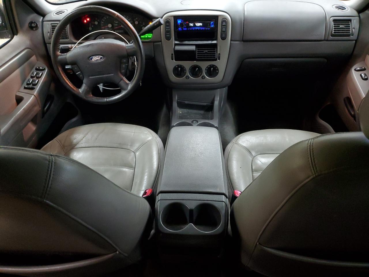 2005 Ford Explorer - Image 8