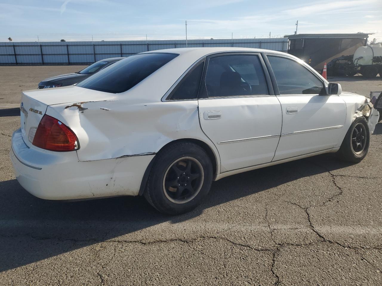 2000 Toyota Avalon - Image 3
