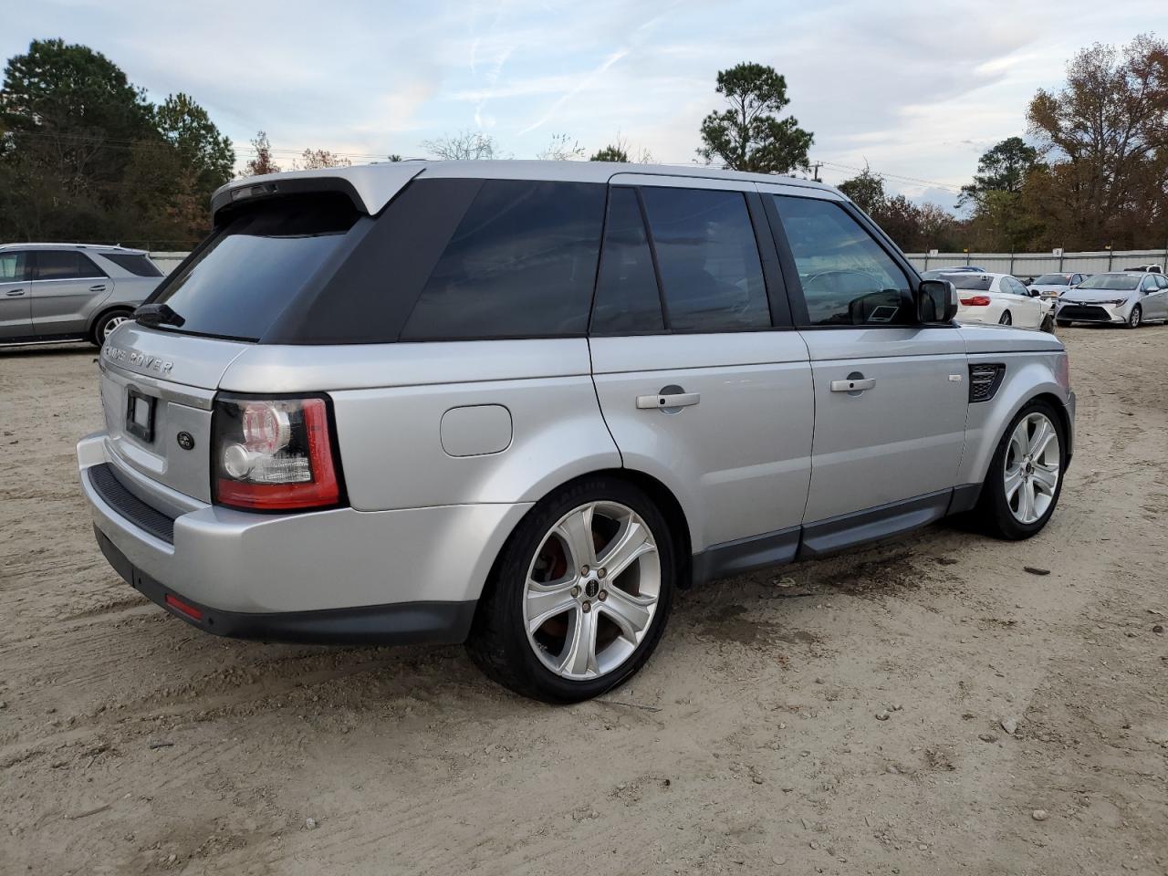 2012 Land Rover Range Rover - Image 3