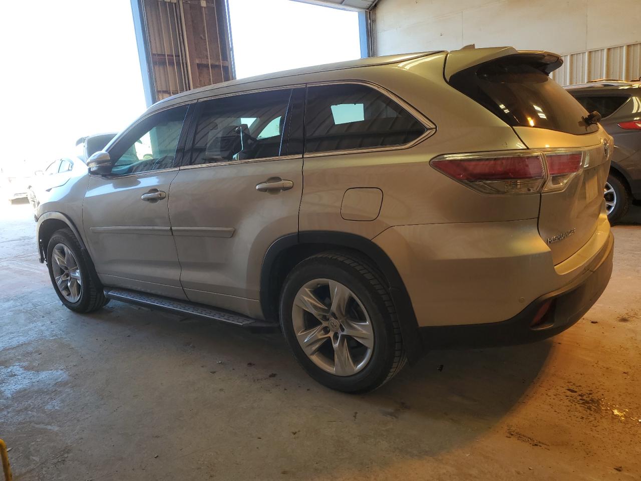 2014 Toyota Highlander - Image 2