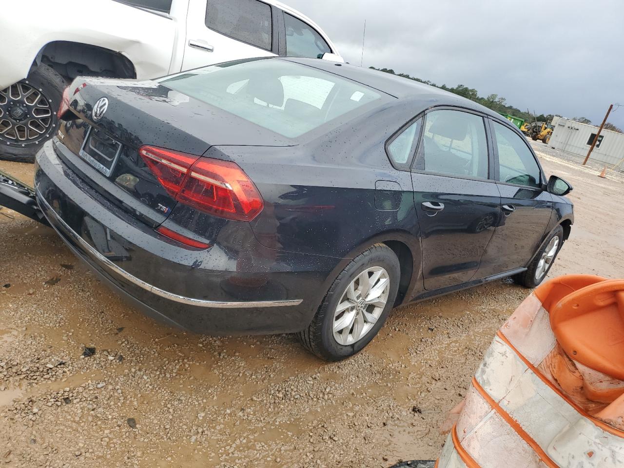 2018 Volkswagen Passat - Image 3