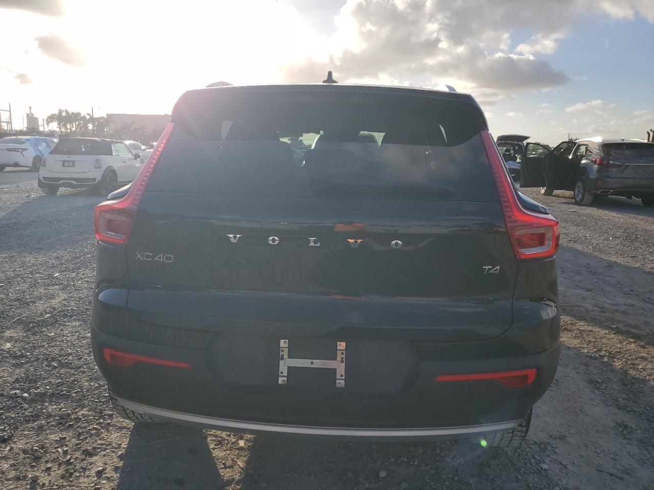 2020 Volvo XC40 - Image 6
