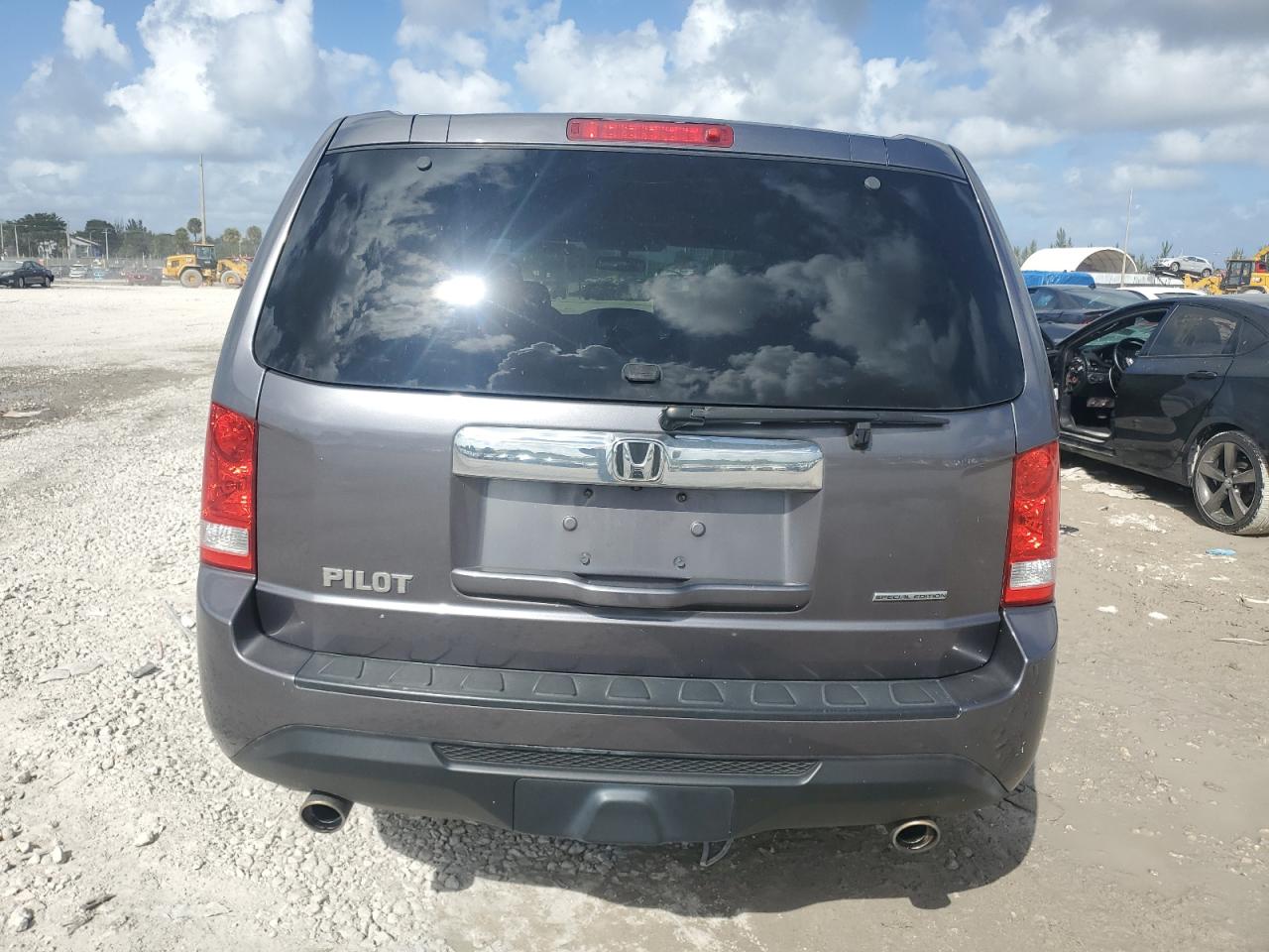 5FNYF3H31FB020804 2015 Honda Pilot Se