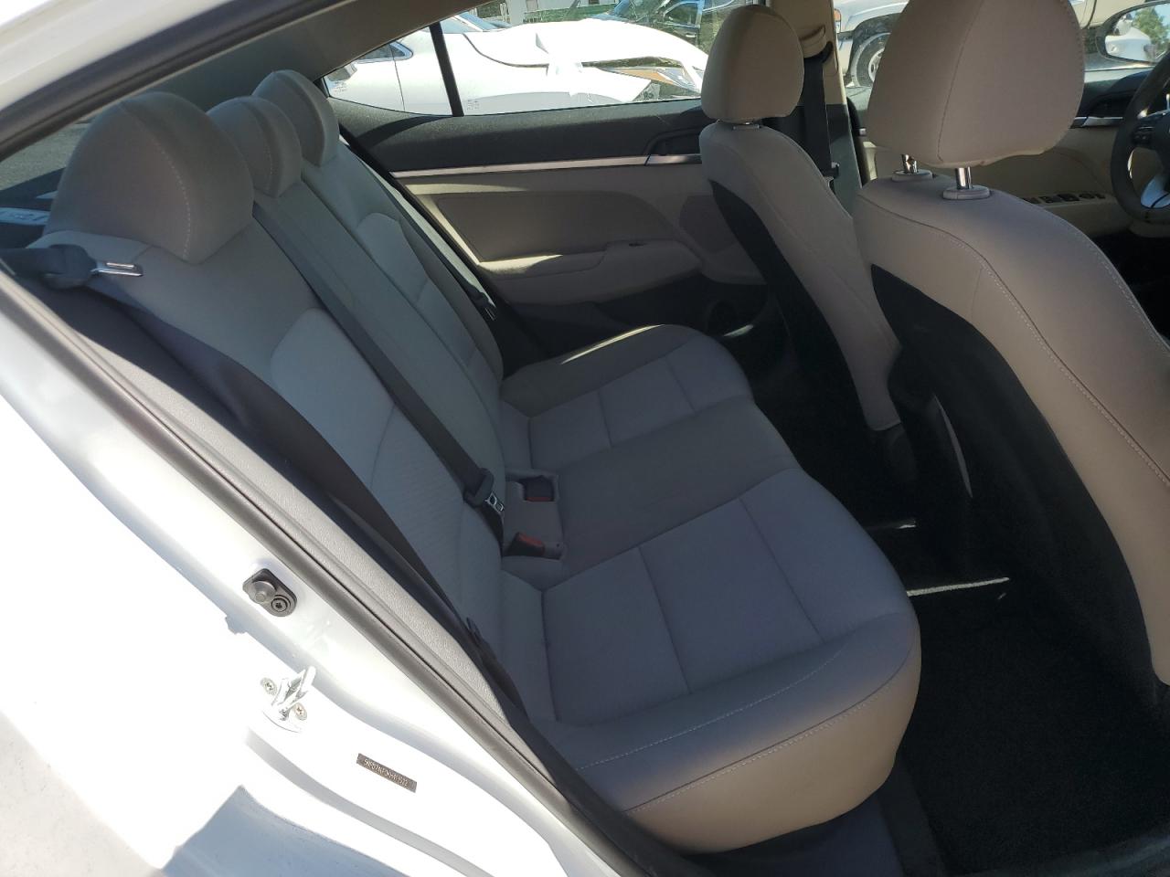 2019 Hyundai Elantra - Image 10