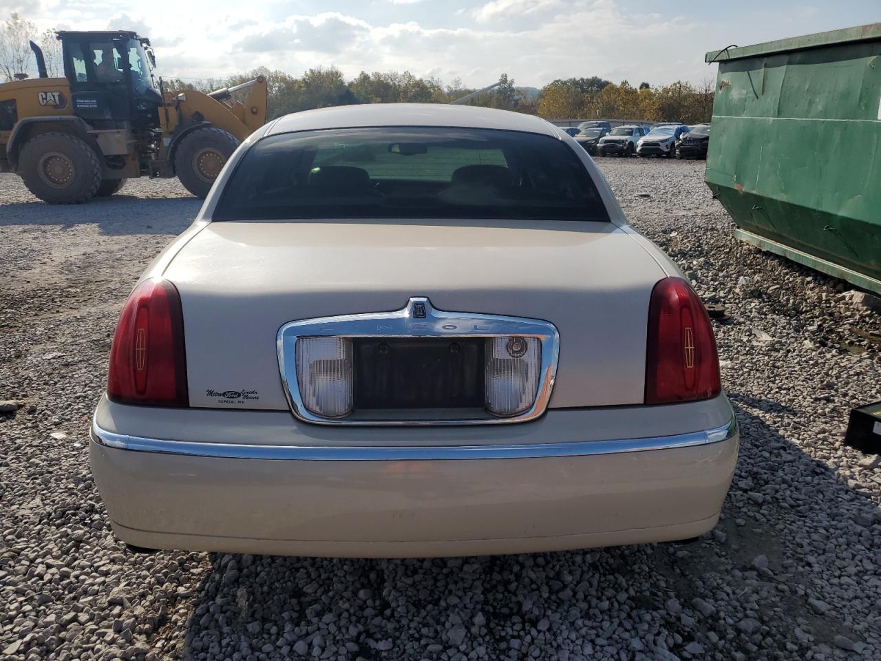 2001 Lincoln Town Car Cartier VIN: 1LNHM83W81Y706461 Lot: 80013044