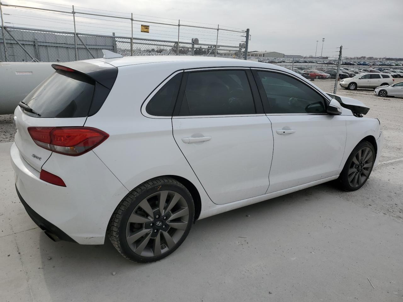 2018 Hyundai Elantra - Image 3