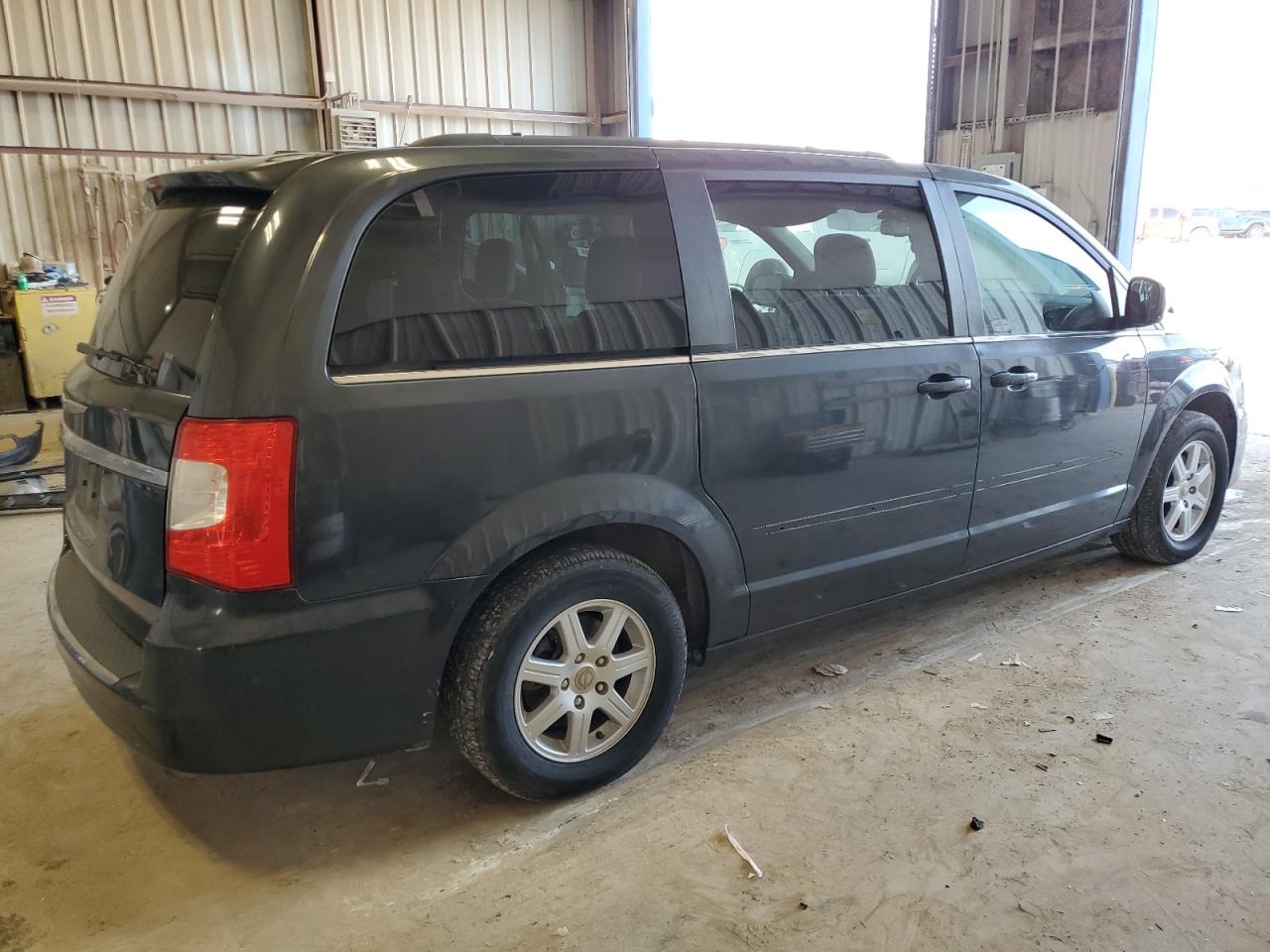 2011 Chrysler Town & Country - Image 3