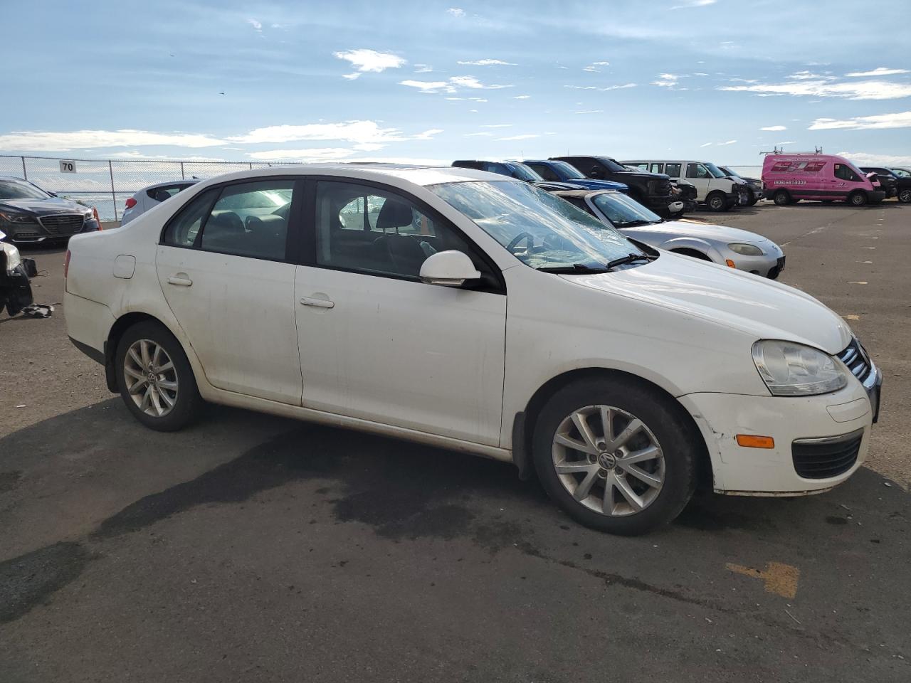 2010 Volkswagen Jetta - Image 4