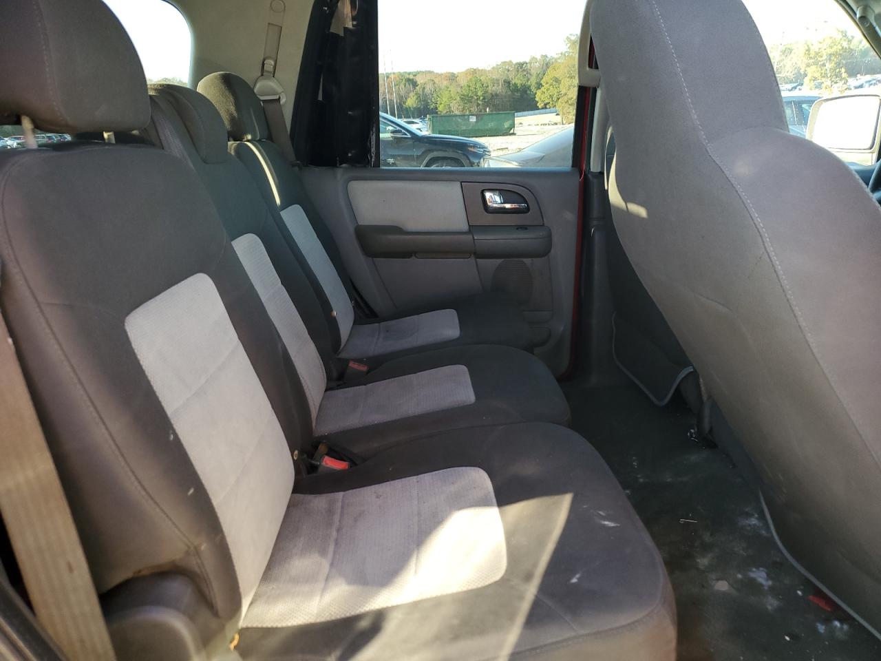 2005 Ford Expedition - Image 11