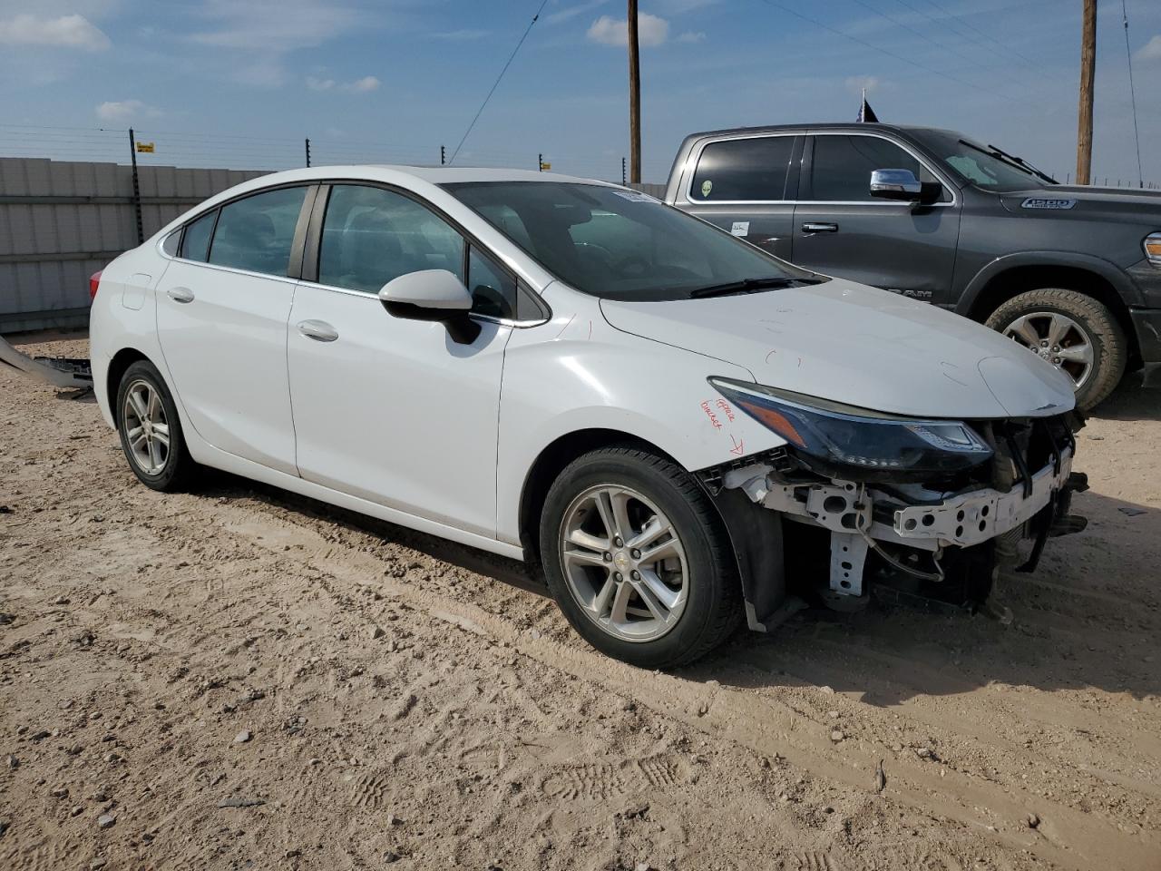 2018 Chevrolet Cruze - Image 4