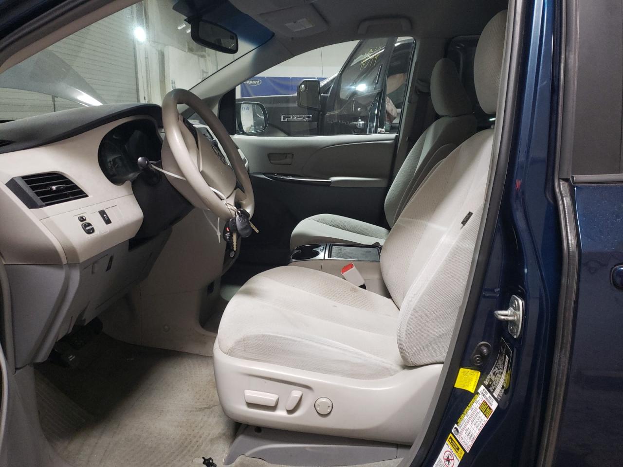 2012 Toyota Sienna - Image 7