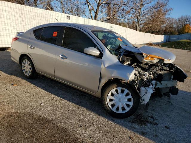  NISSAN VERSA 2019 Серебристый