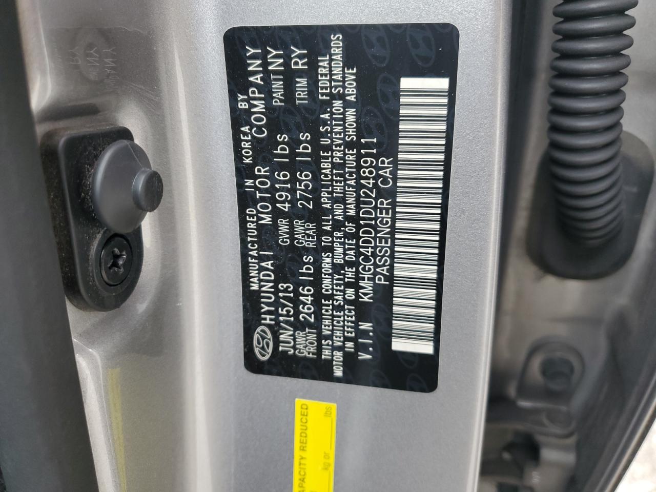 2013 Hyundai Genesis - Image 12