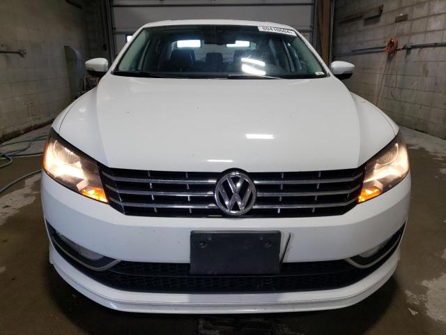  VOLKSWAGEN PASSAT 2015 Белы