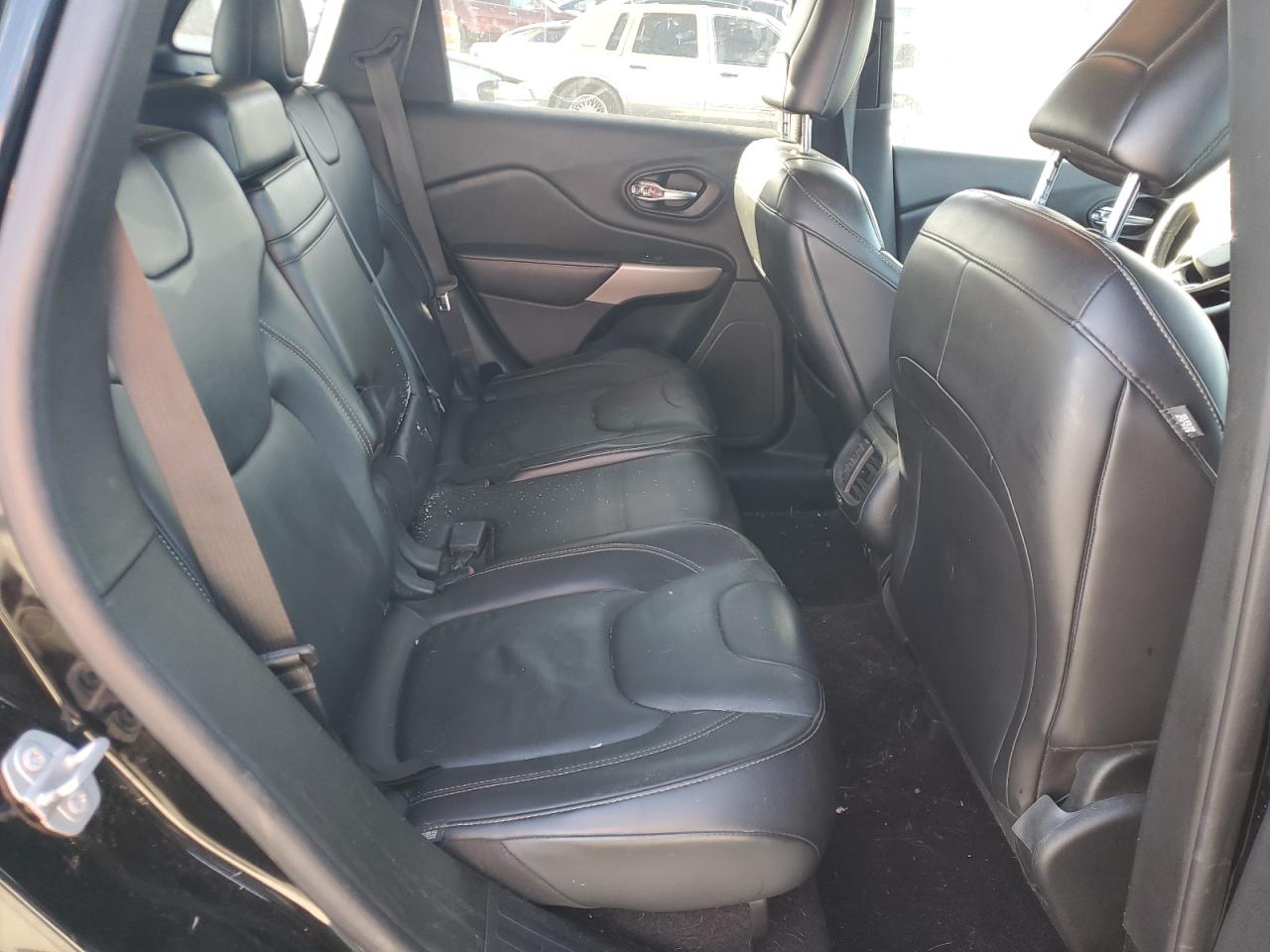 2017 Jeep Grand Cherokee - Image 11
