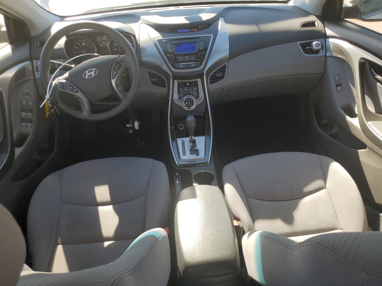 2013 Hyundai Elantra - Image 8