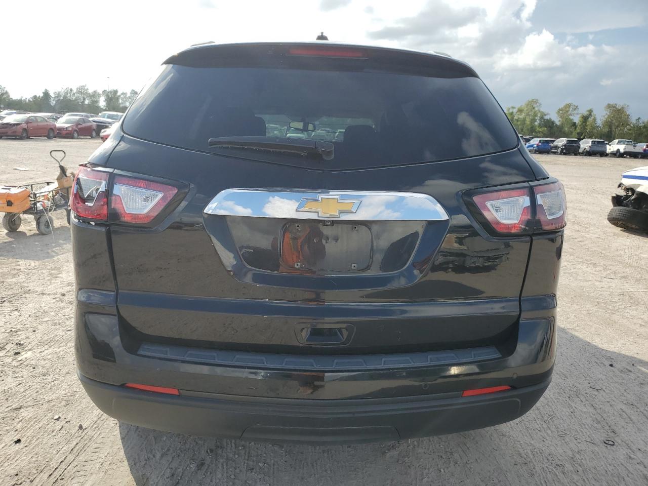 VIN 1GNKRGKD6HJ262027 2017 CHEVROLET TRAVERSE no.6