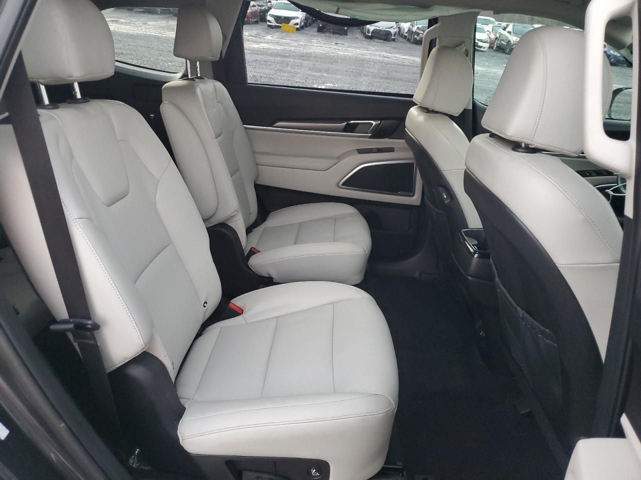 2022 Kia Telluride - Image 11