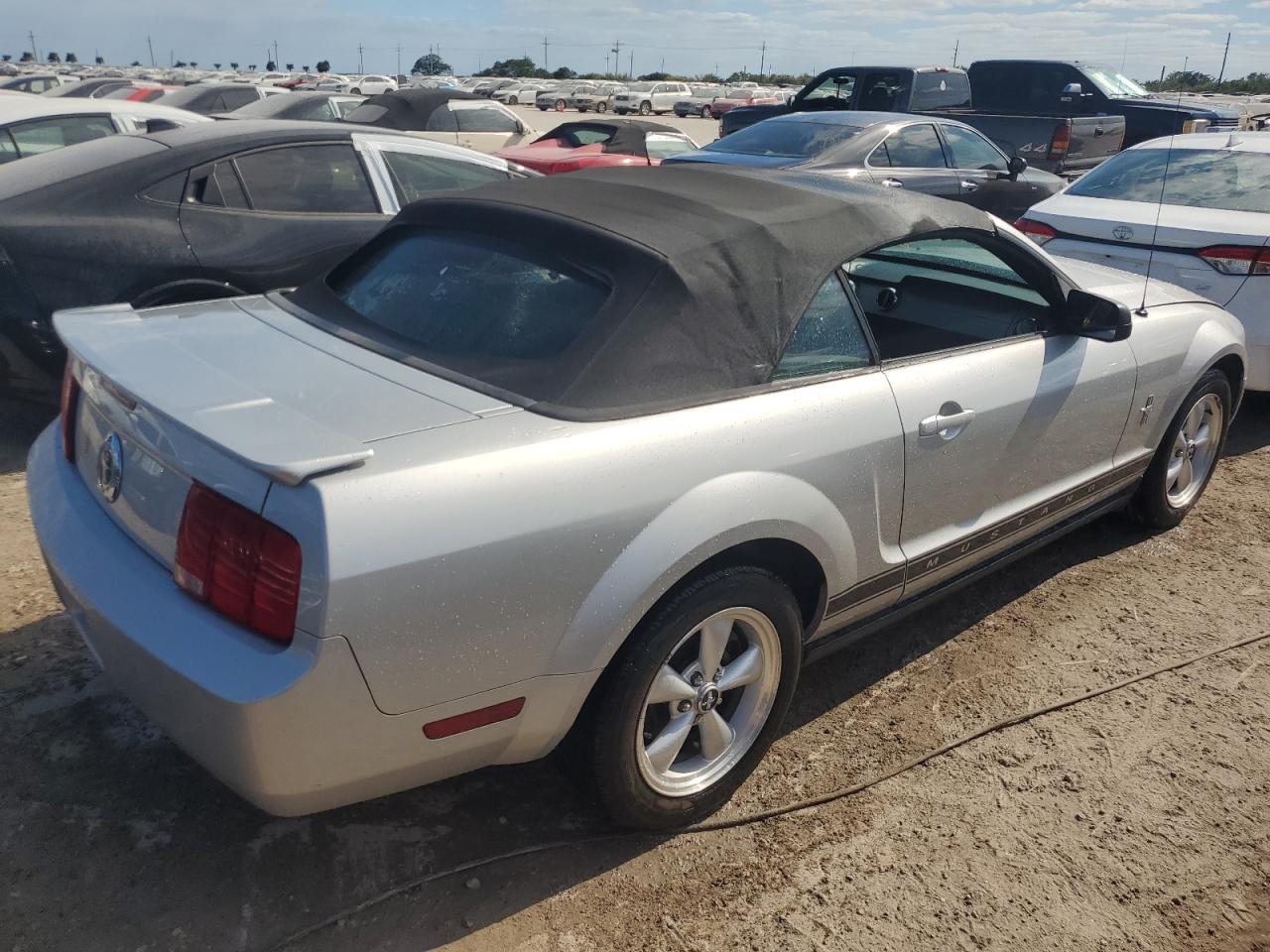 2007 Ford Mustang VIN: 1ZVHT84N275275460 Lot: 81047954