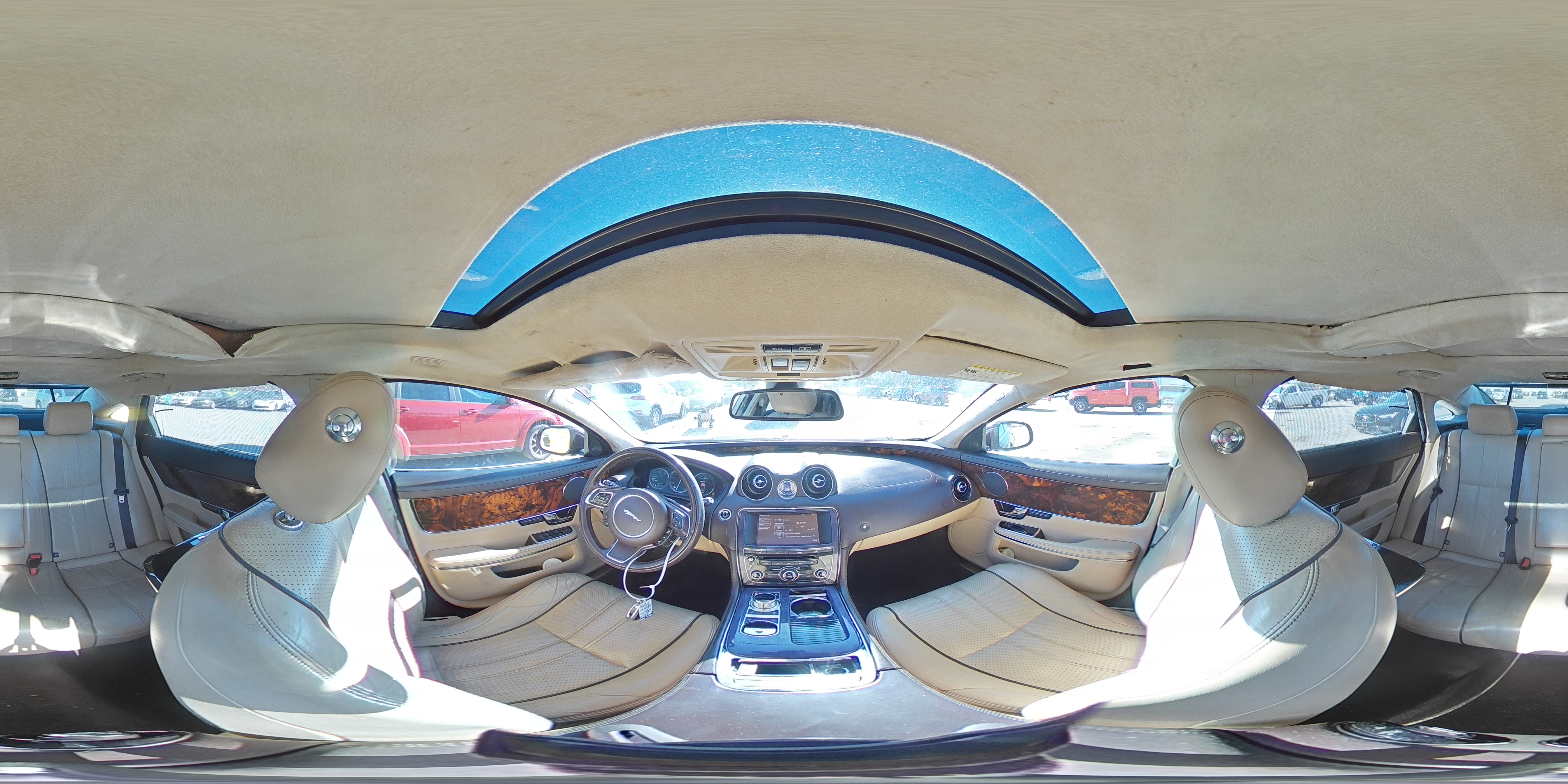 2011 Jaguar XJ - Image 12