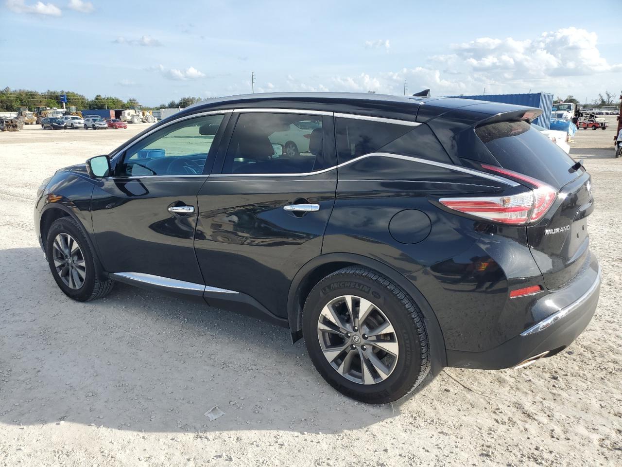 2015 Nissan Murano - Image 2