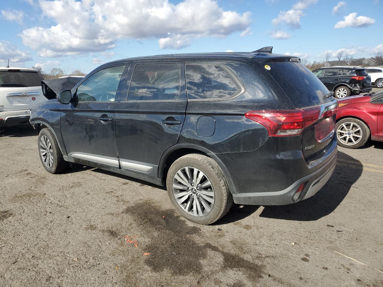 2019 Mitsubishi Outlander - Image 2