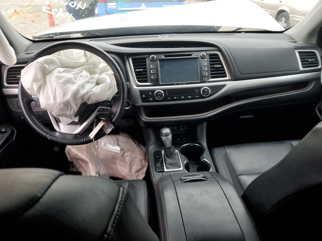 2017 Toyota Highlander - Image 8