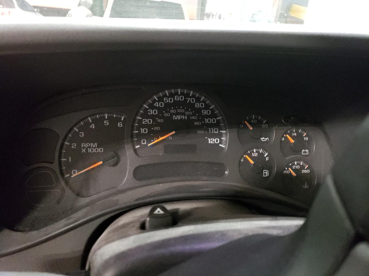 2004 Chevrolet Silverado - Image 9
