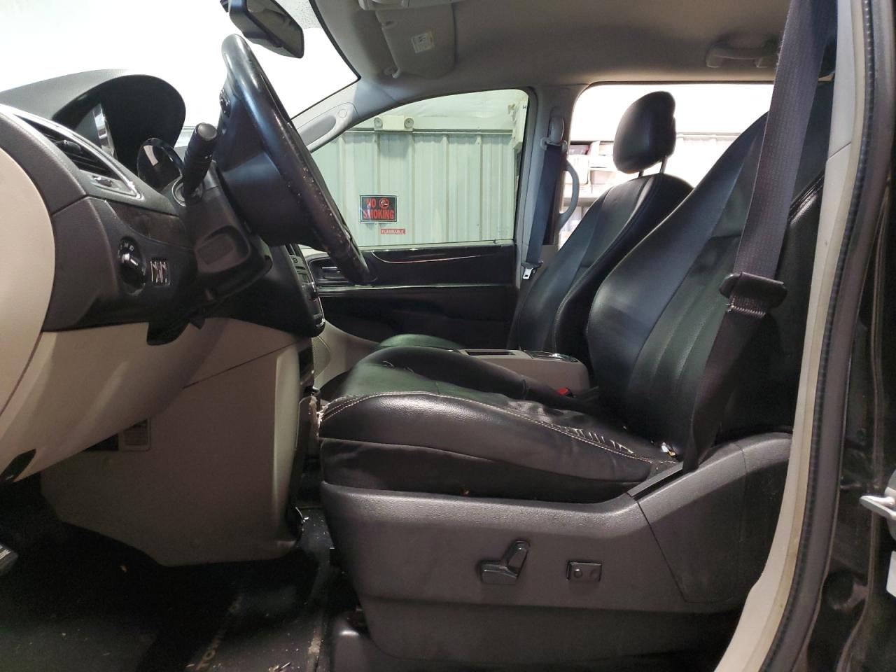 2012 Chrysler Town & Country - Image 7