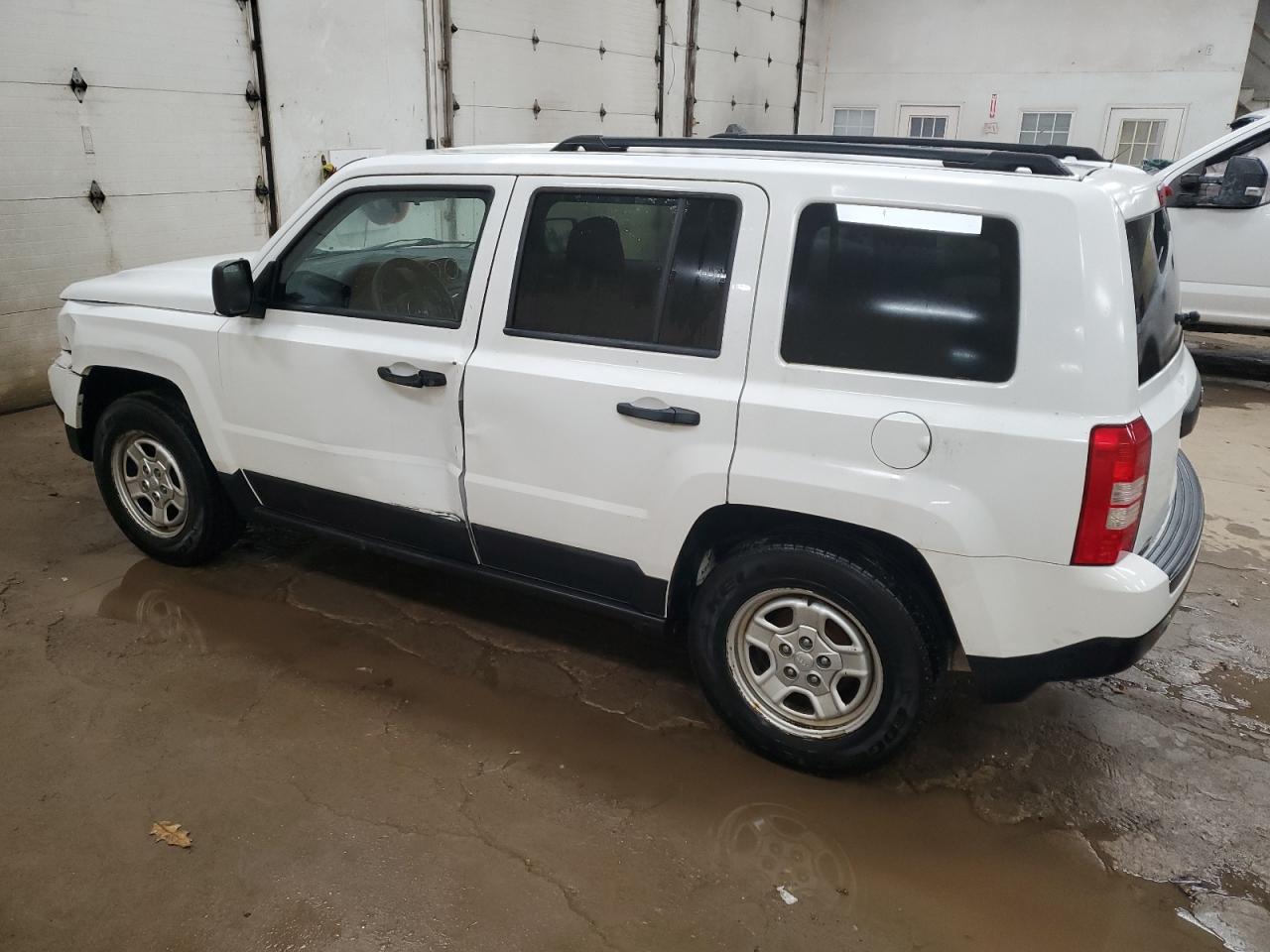 VIN 1C4NJPBB7FD438445 2015 JEEP PATRIOT no.2