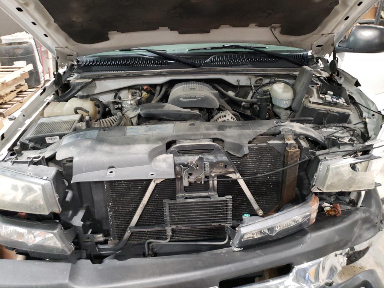 2004 Chevrolet Silverado - Image 13