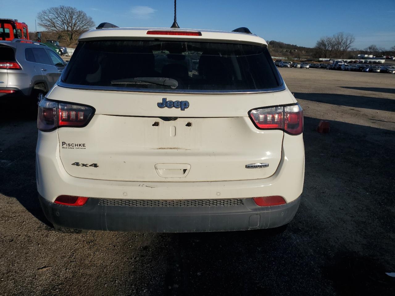 2018 Jeep Compass Latitude VIN: 3C4NJDBB4JT333315 Lot: 79304124