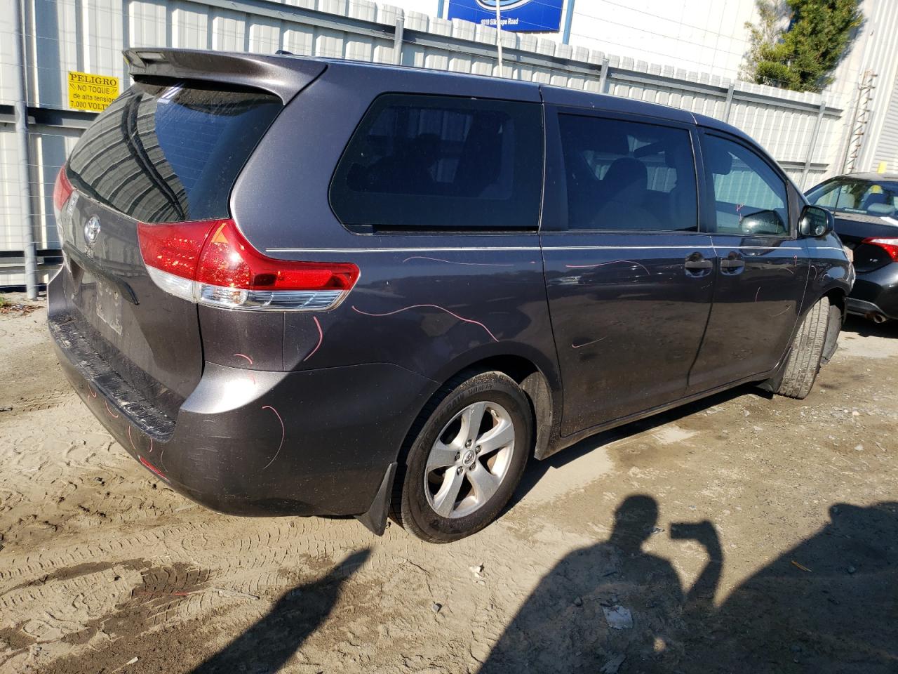 2014 Toyota Sienna - Image 3