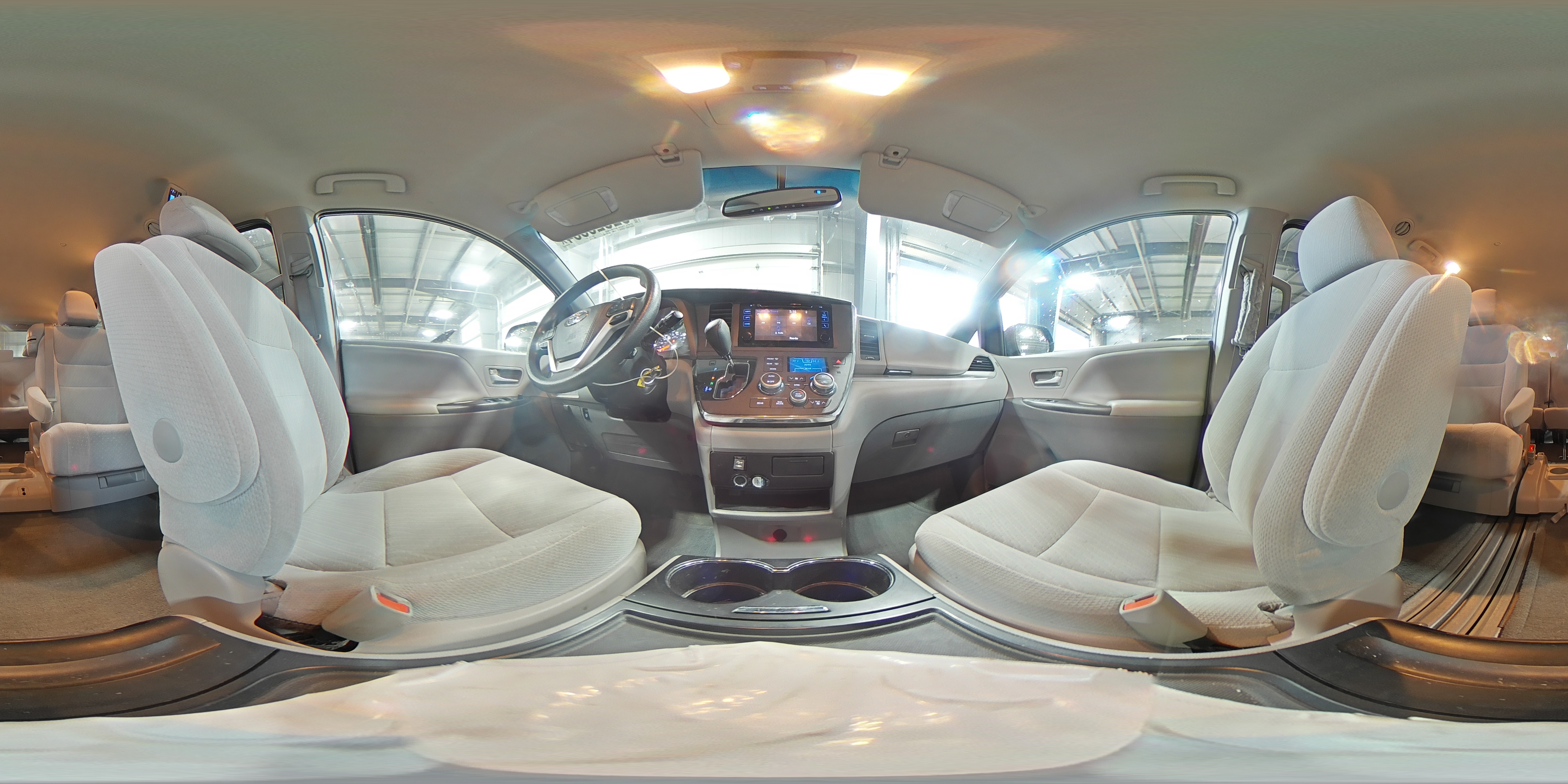 2017 Toyota Sienna - Image 15