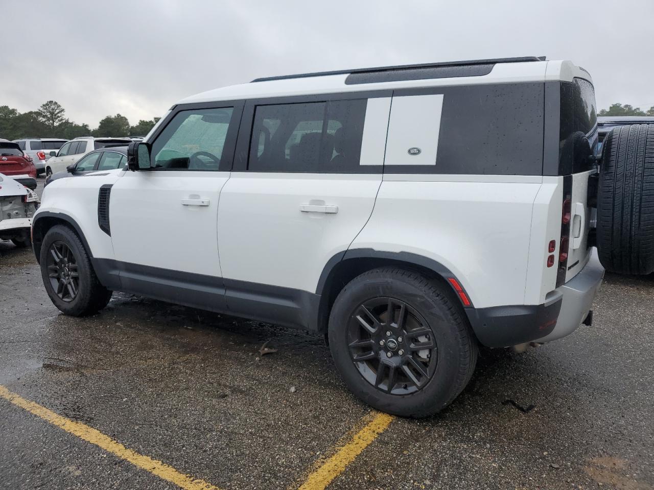 2024 Land Rover Defender - Image 2