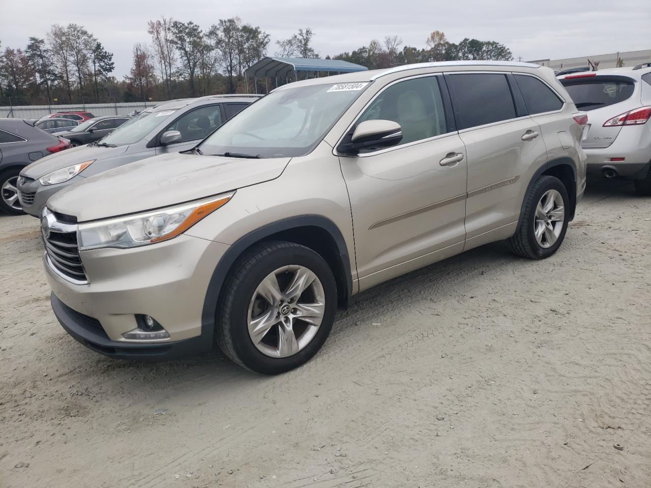 2016 Toyota Highlander - Image 1