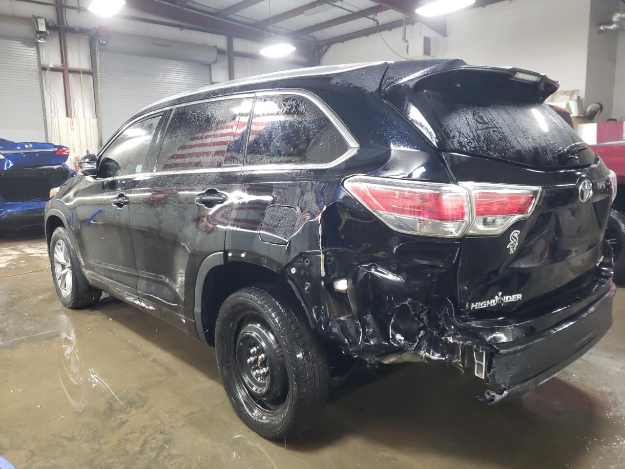 5TDJKRFH0FS138157 2015 TOYOTA HIGHLANDER - Image 2