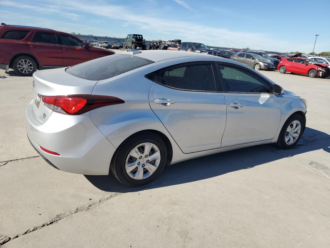 2016 Hyundai Elantra - Image 3