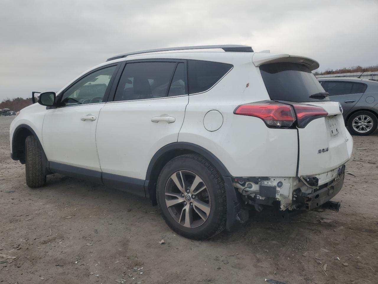 2018 Toyota RAV 4 - Image 2