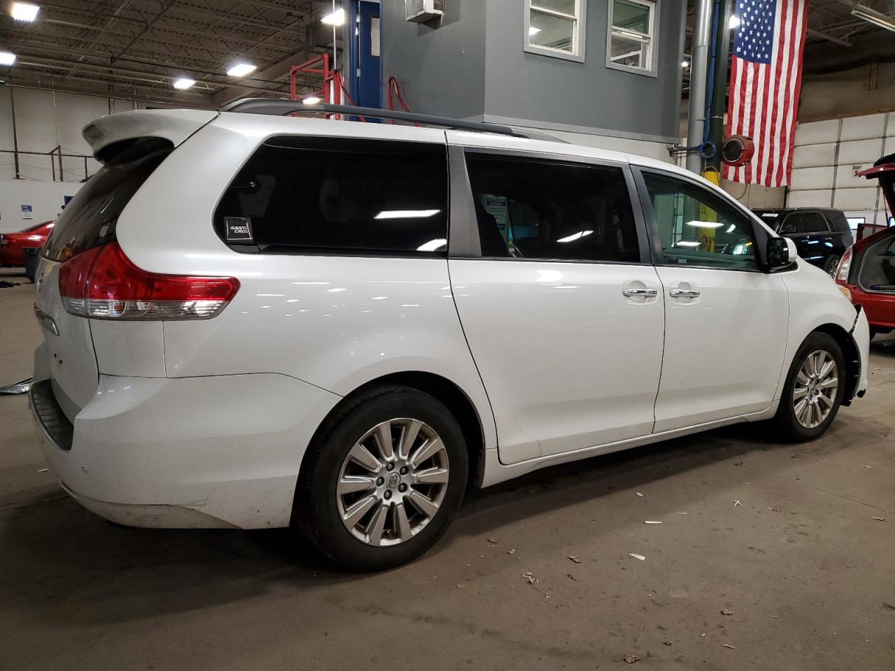2011 Toyota Sienna - Image 3