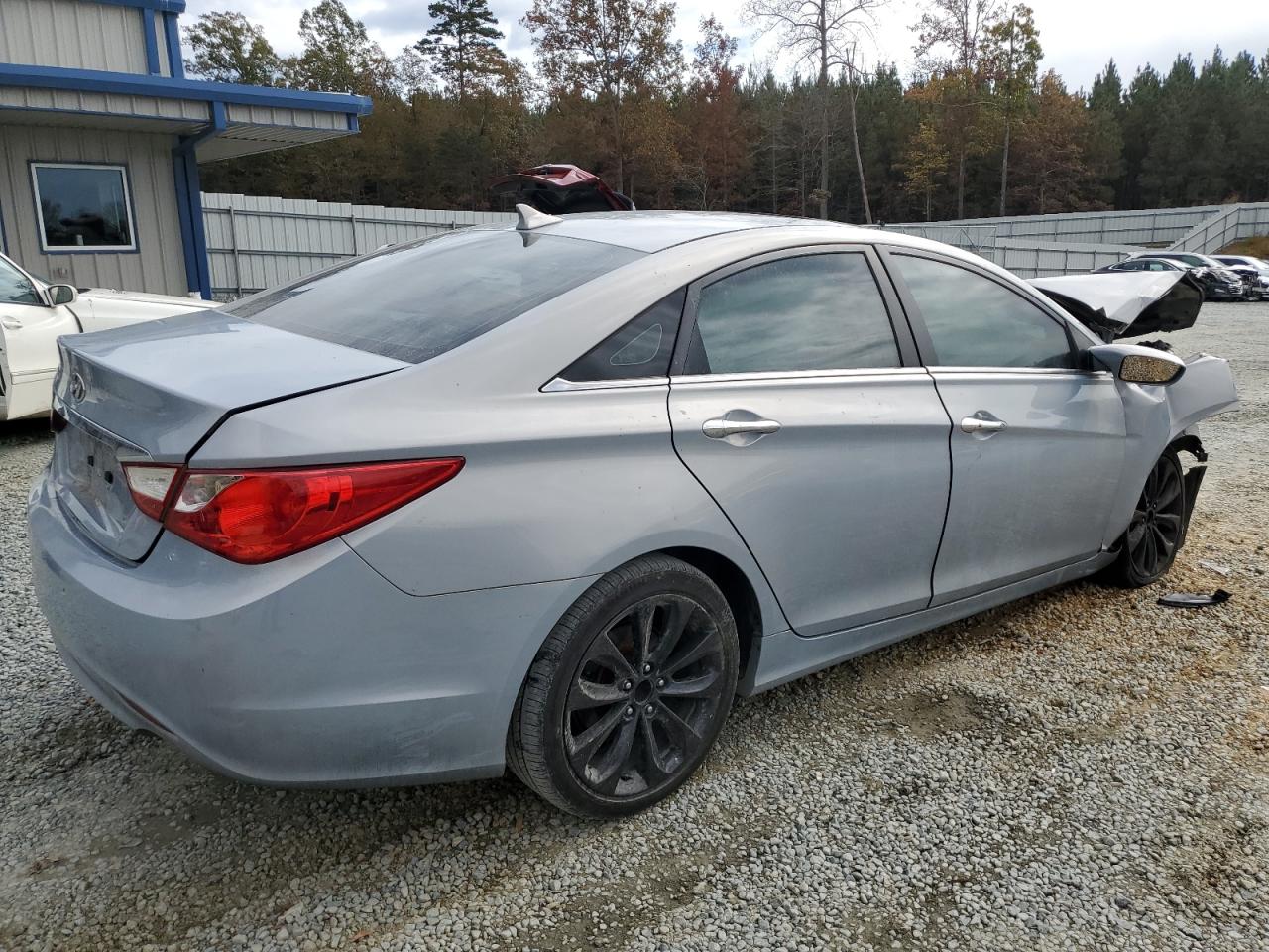 2011 Hyundai Sonata - Image 3