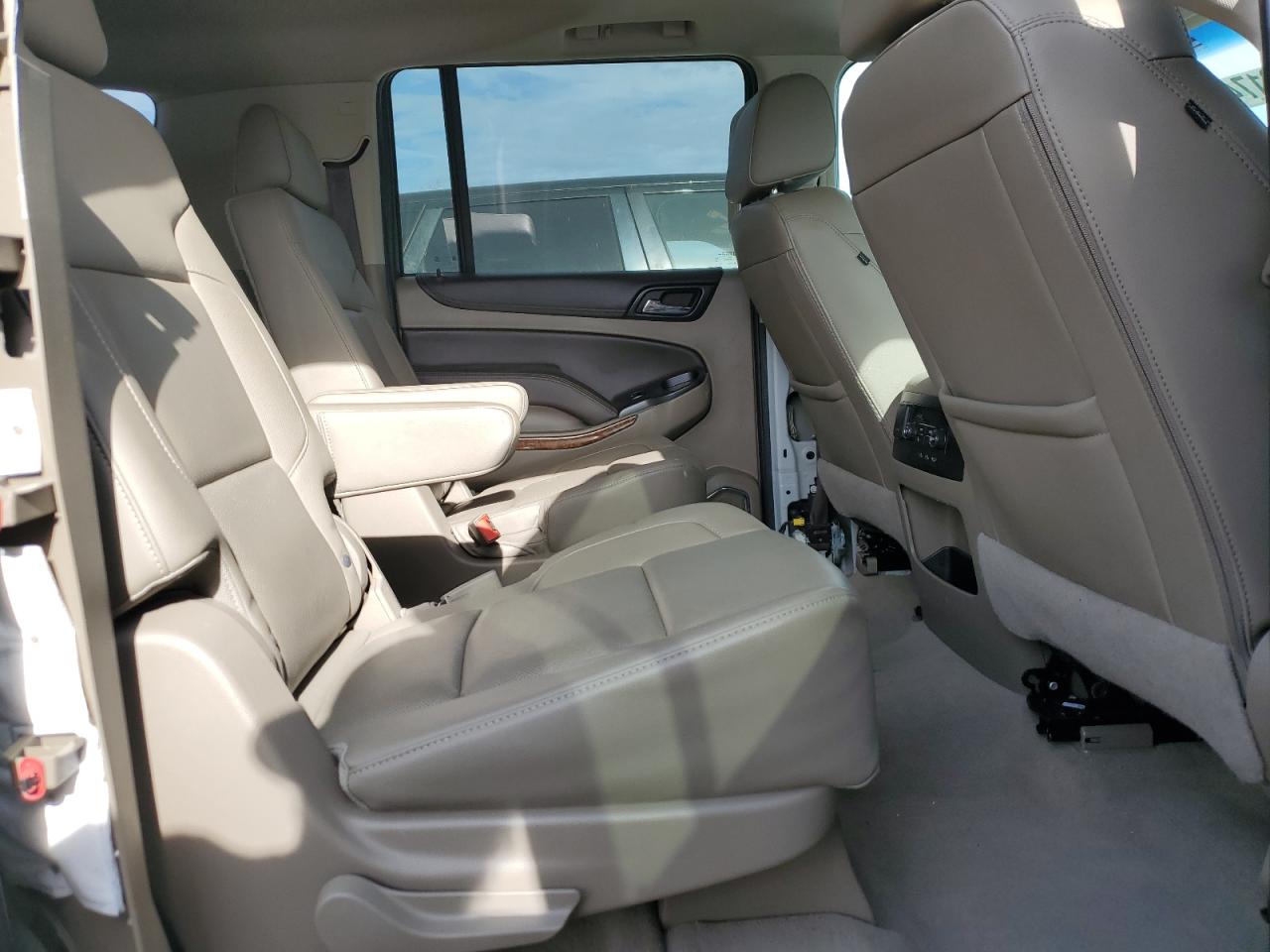 2019 Chevrolet Suburban - Image 11