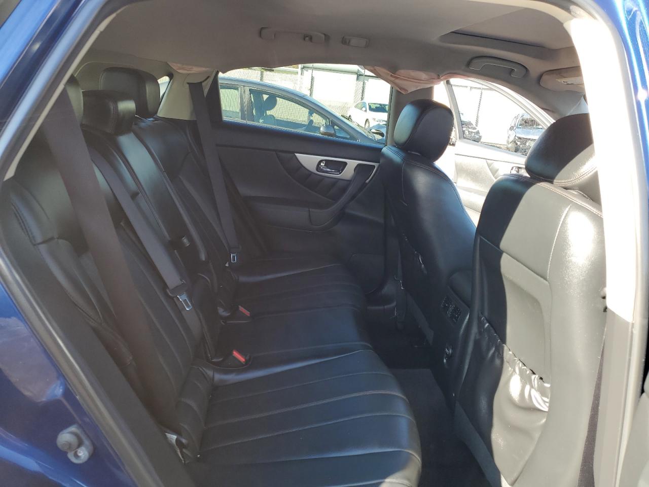 2017 Infiniti QX70 - Image 11