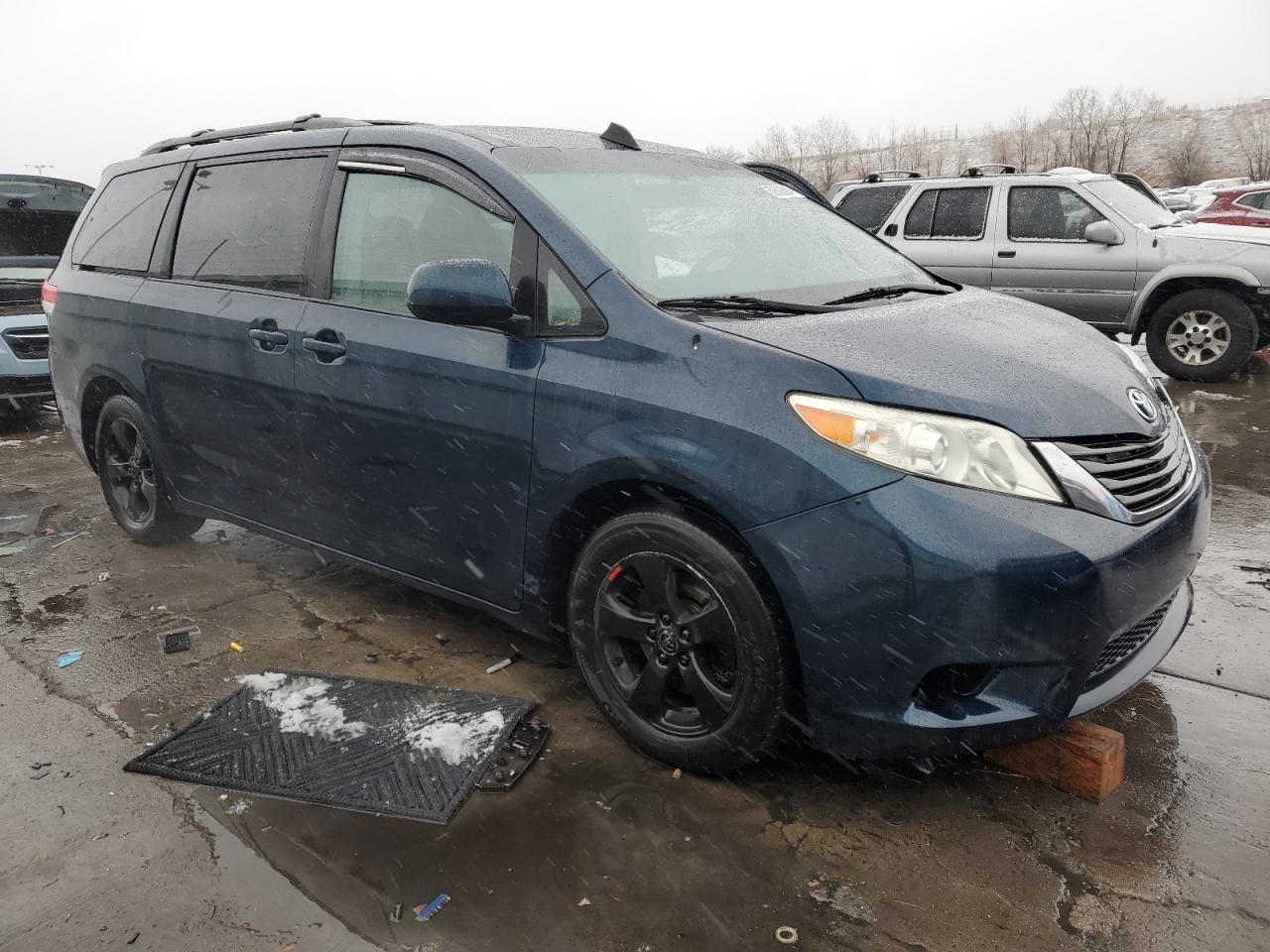 2011 Toyota Sienna - Image 4