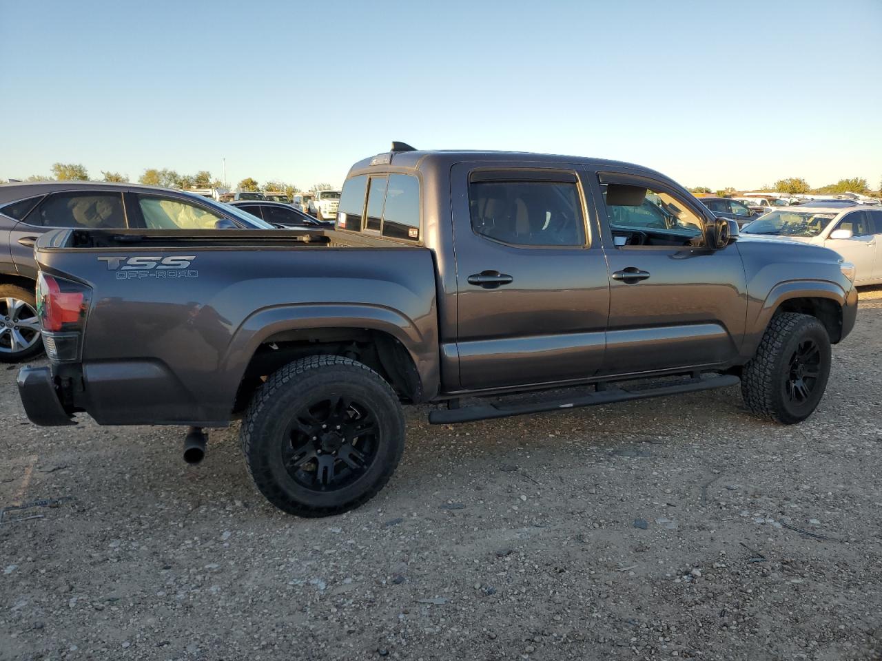 2019 Toyota Tacoma - Image 3
