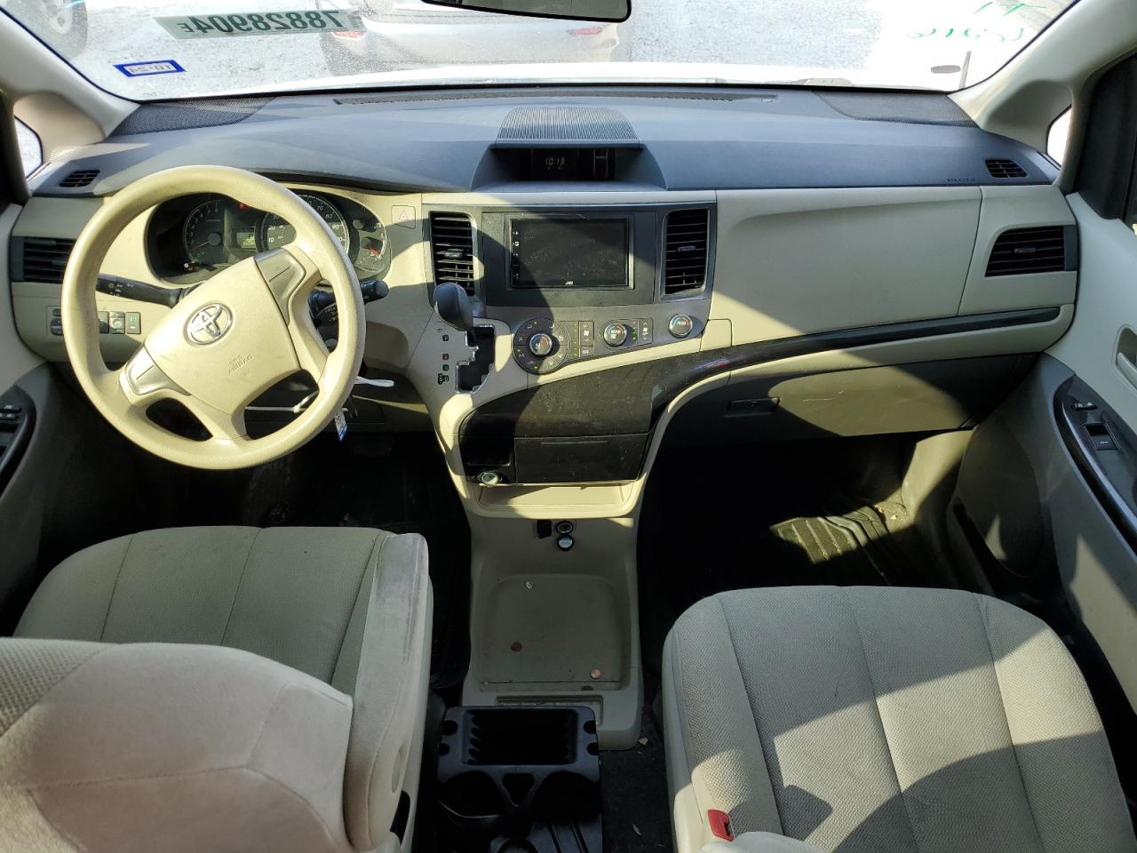 2011 Toyota Sienna - Image 8